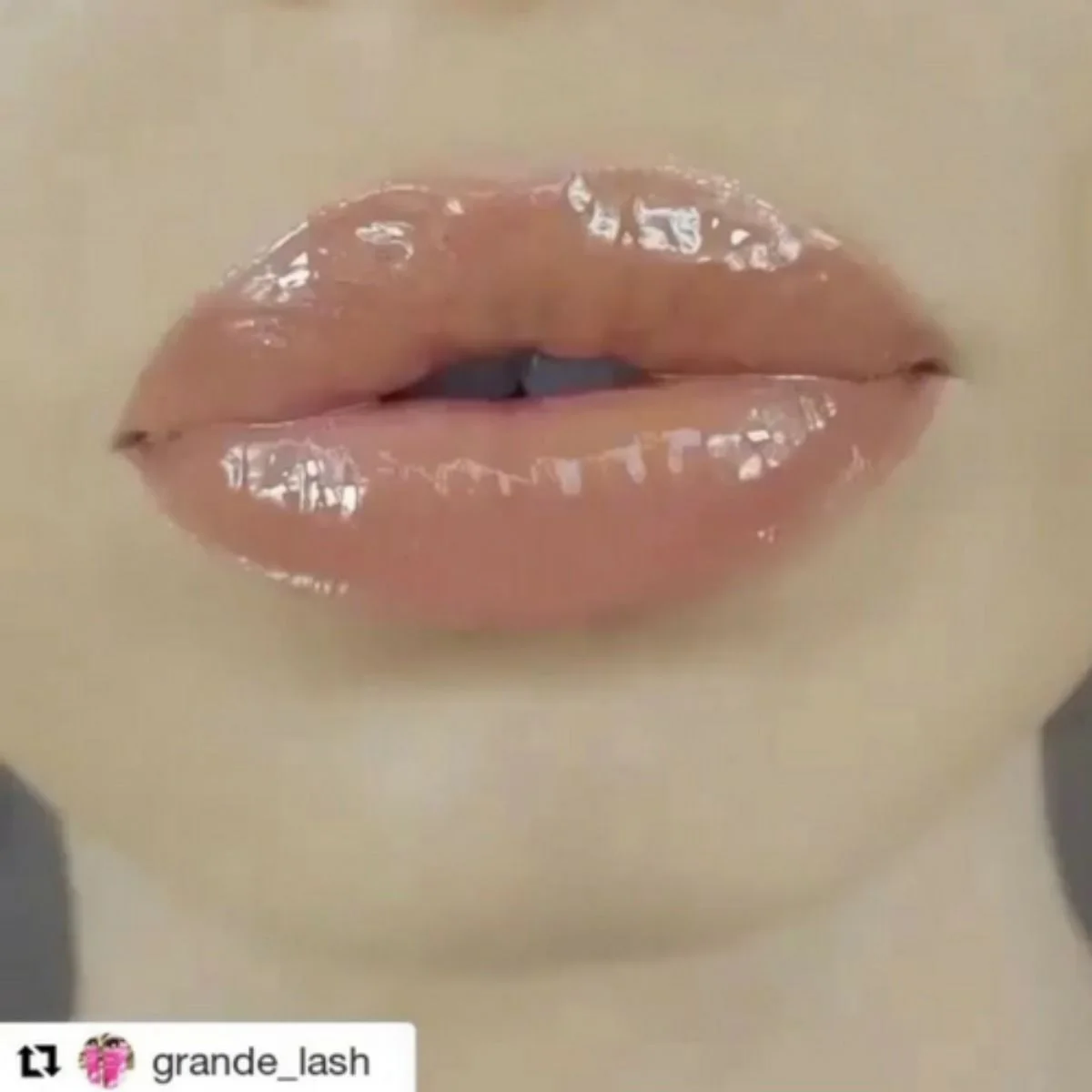 LIPS BARELY THERE